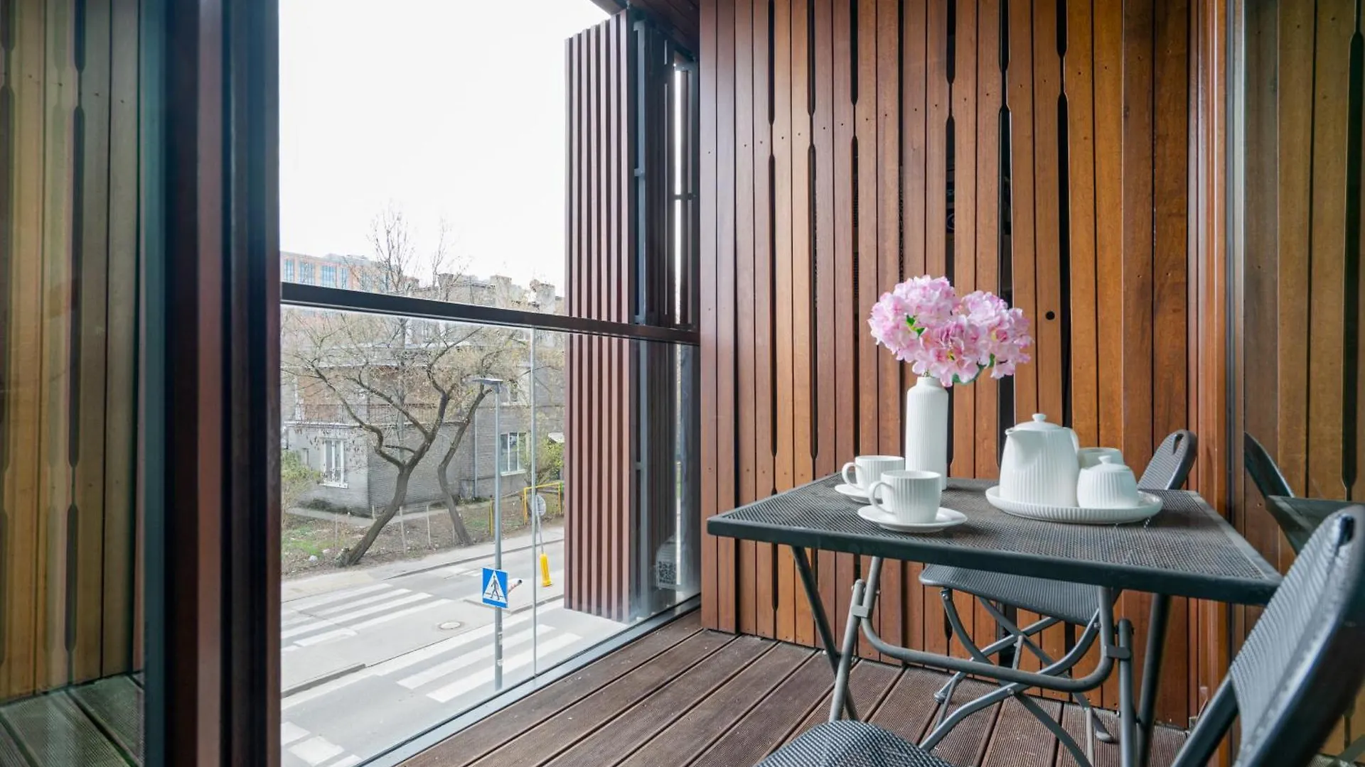 Central Warsaw Apartment - Great Location - One Bedroom Apartment - Kolejowa 0*,  Poland
